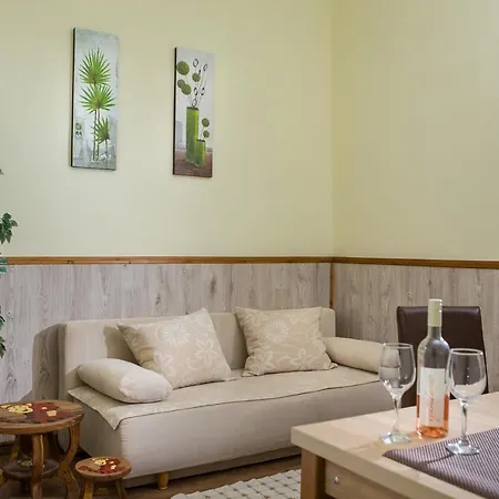 Apartment Kis Kacsa Apartman Eger