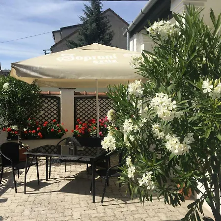 Apartment Kis Kacsa Apartman Eger